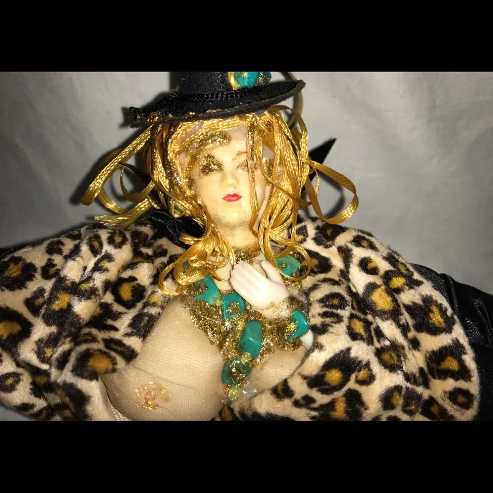 Vintage Padded Hanger Satin Lady Figure Hanger - Picture 2 of 6